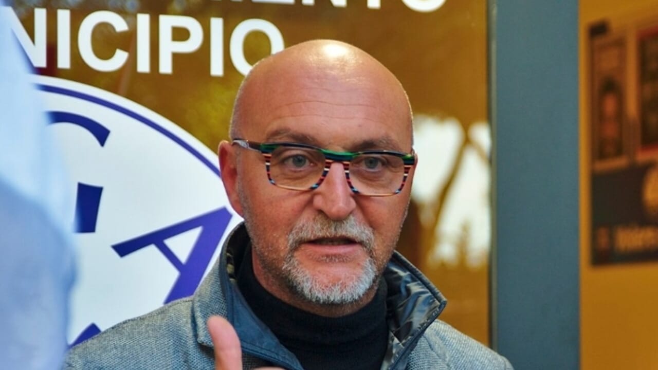 Aggressione Fiumicino: Ex Candidato Sindaco Pestato Dopo Post Facebook