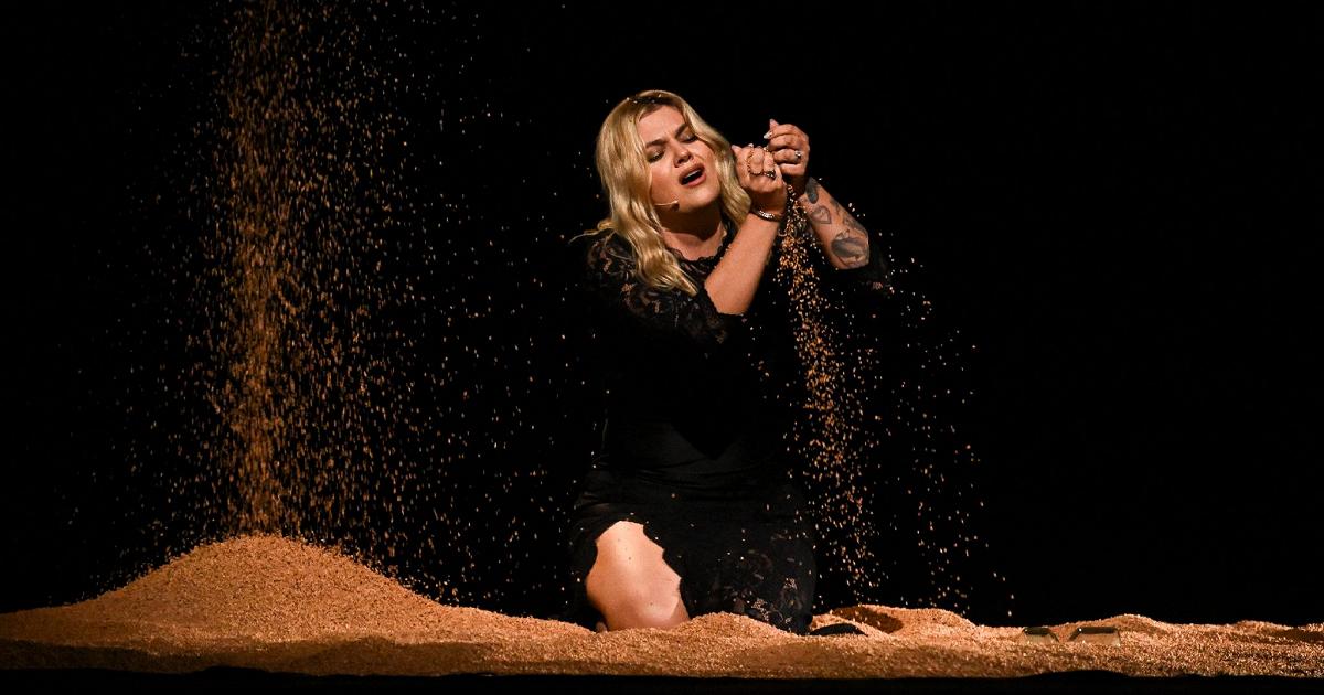 Louane Canta 